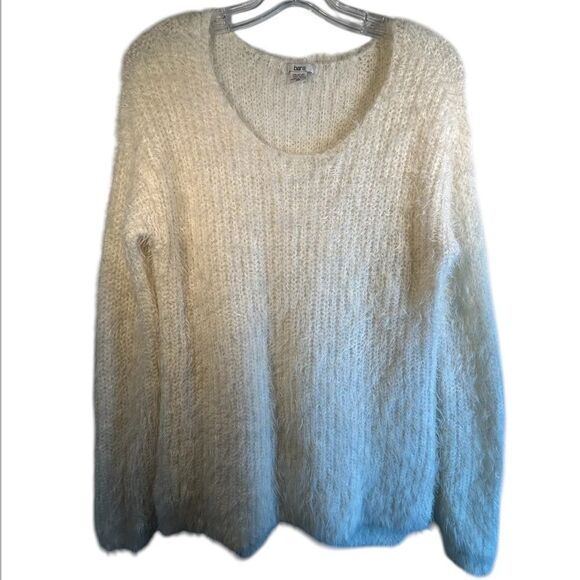 BAR III WOMANS EYELash Sweater XS Buttercream Comfy Cabincore Capsule Wardrobe - Picture 1 of 10